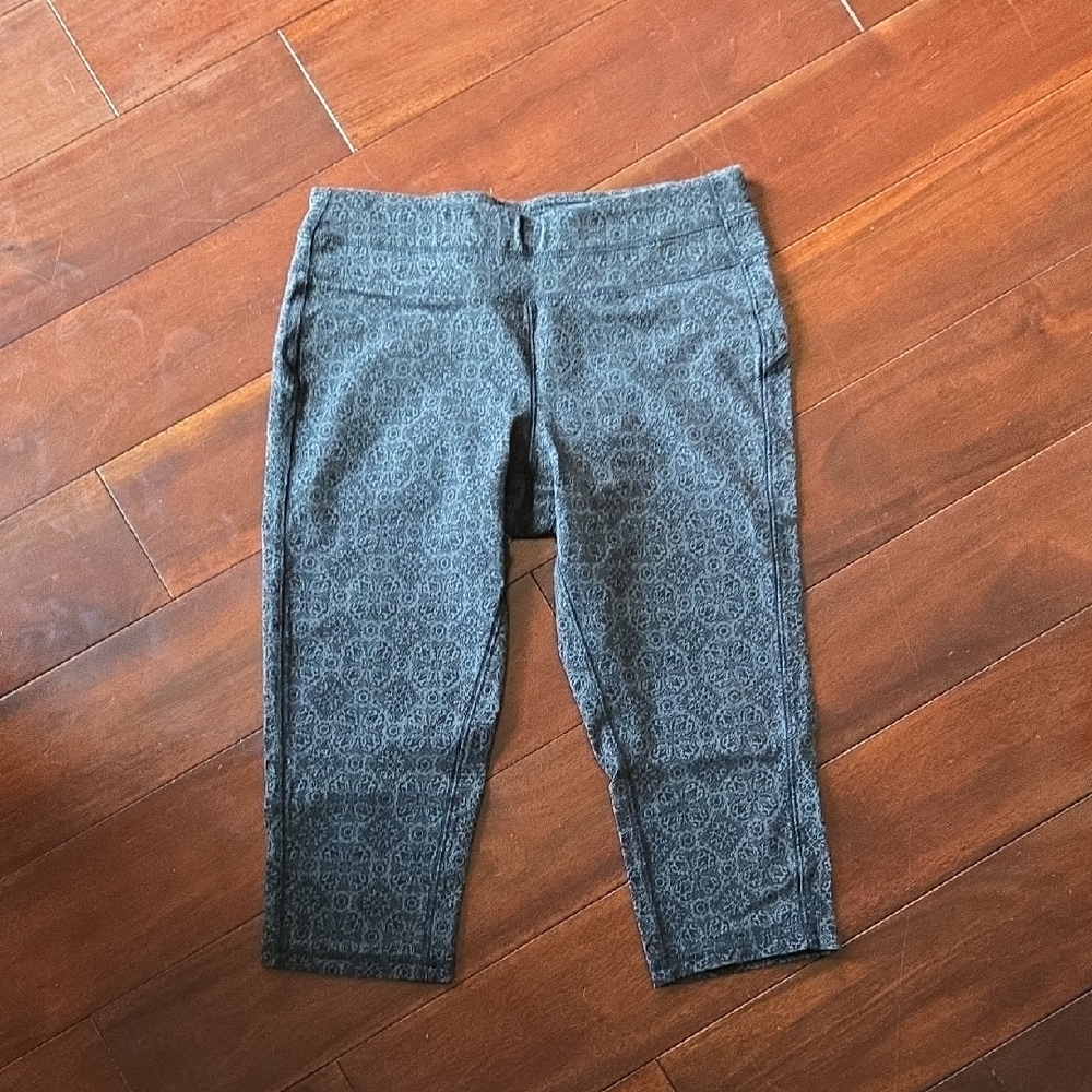 Tek Gear Charcoal Patterned Capri Leggings - M